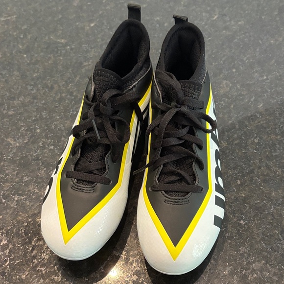 Umbro Black, Yellow, and White Soccer Cleats - Picture 8 of 8